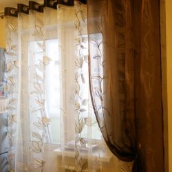 Тюль на люверсах: достоинства и недостатки