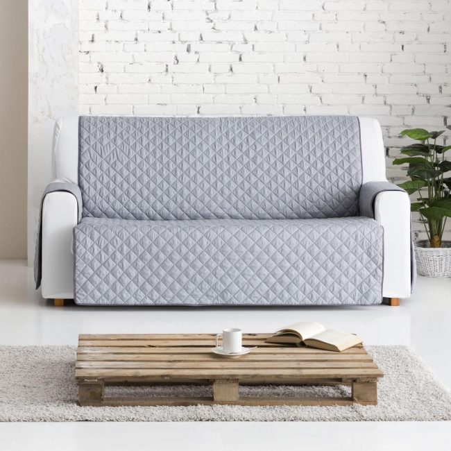 Защищает диван от детей и животных