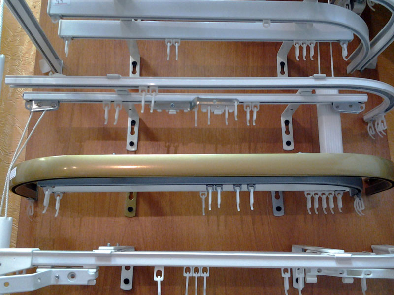 Советы по текстильному оформлению жилья: как красиво повесить шторы, используя разные варианты креплений