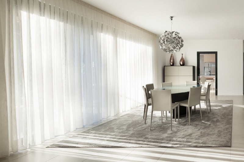 Белые шторы в интерьере квартиры 120 фото эффектных дизайнов