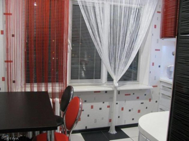 легкие шторы на кухне