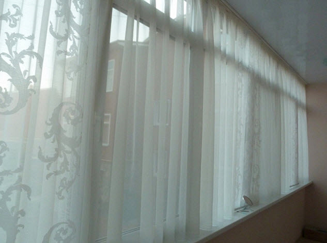 развешиваем тюль на лоджию