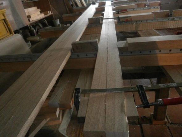 Распилены на бруски и склеены