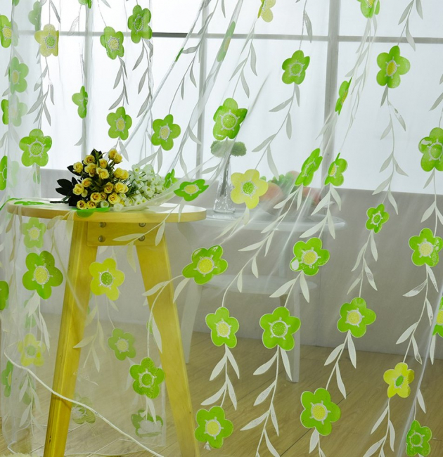 Хорошо сочетается со многими обоями