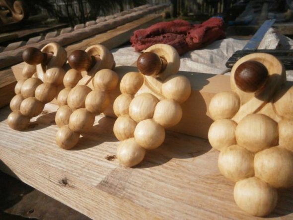 Вырезать гроздья винограда