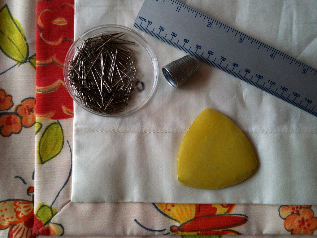 Материалы и инструменты для изготовления шторы на дверь