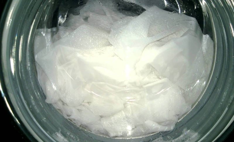 Мокрый тюль в барабане стиральной машинки