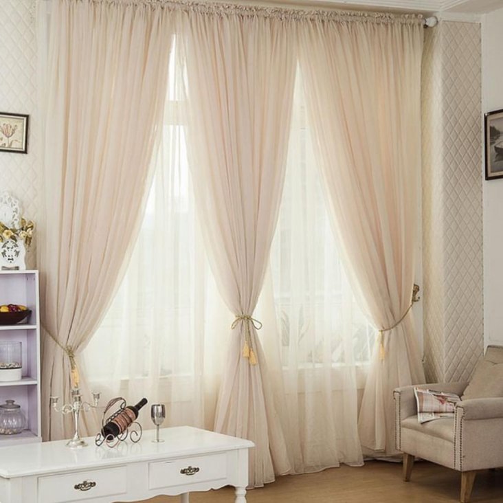 Молочные шторы - фото примеров использования в оформлении дизайна интерьера