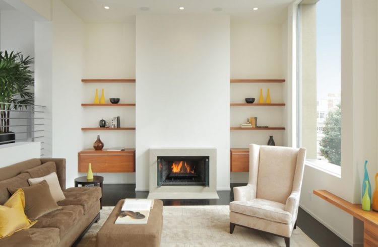 Возможность уютной гостиной с камином в квартире