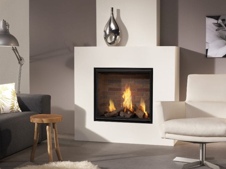 Камин в стиле модерн в гостиной