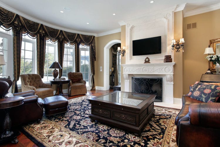 Классический дизайн гостиной с камином