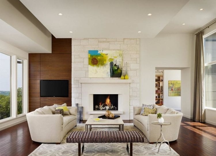 Интерьер гостиной с камином в современном стиле