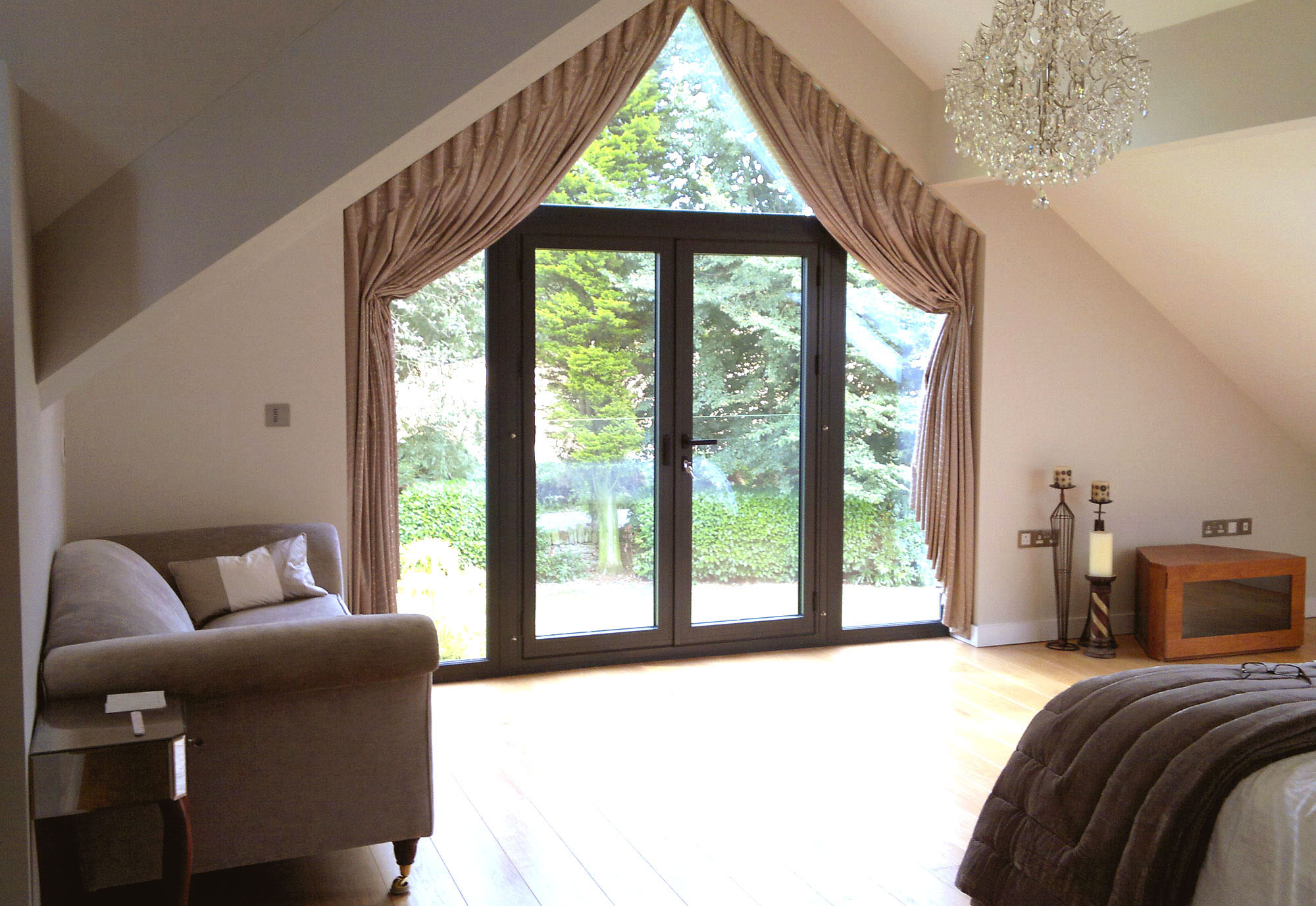 шторы на скошенное окно