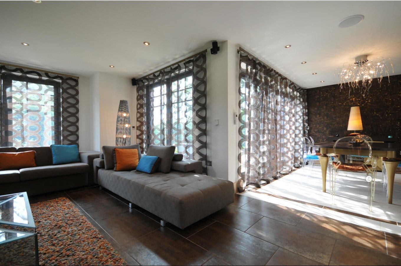 Шторы в гостиную: фото идей, дизайн, стиль, виды, советы по выбору