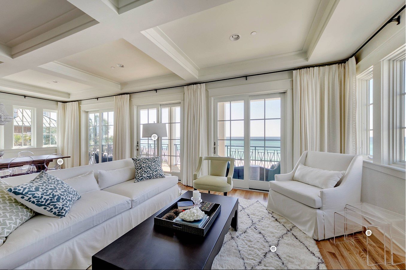 Шторы в гостиную: фото идей, дизайн, стиль, виды, советы по выбору