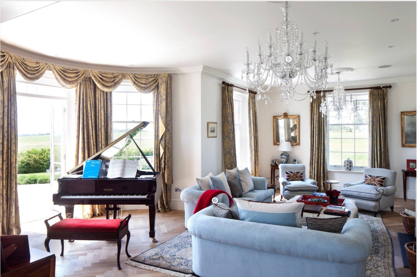 Шторы в гостиную: фото идей, дизайн, стиль, виды, советы по выбору