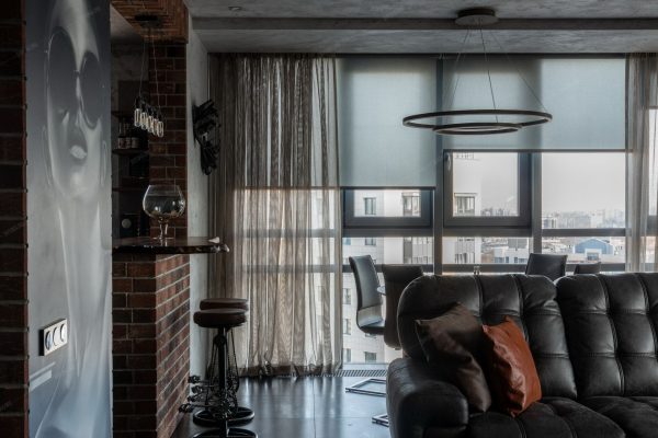 Шторы считаются классическим вариантом.