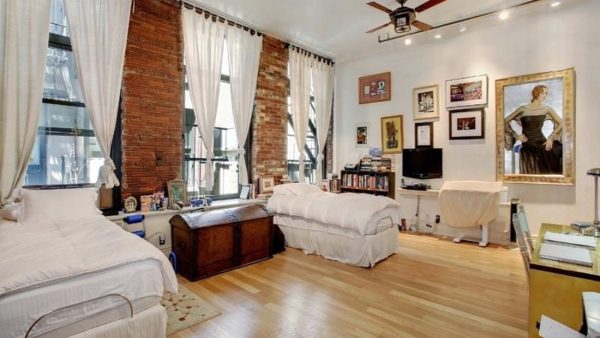 Для стиля Лофт подходят шторы любой длины