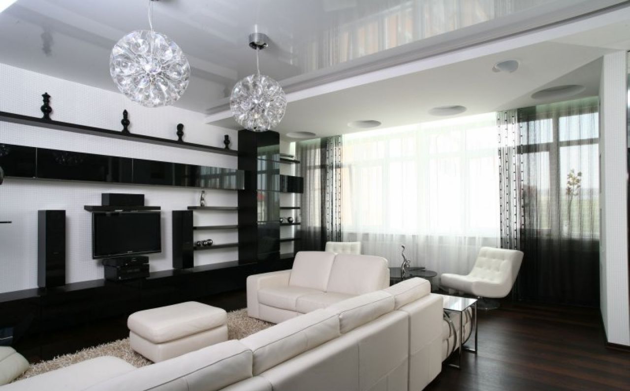 белые шторы для гостиной идеи