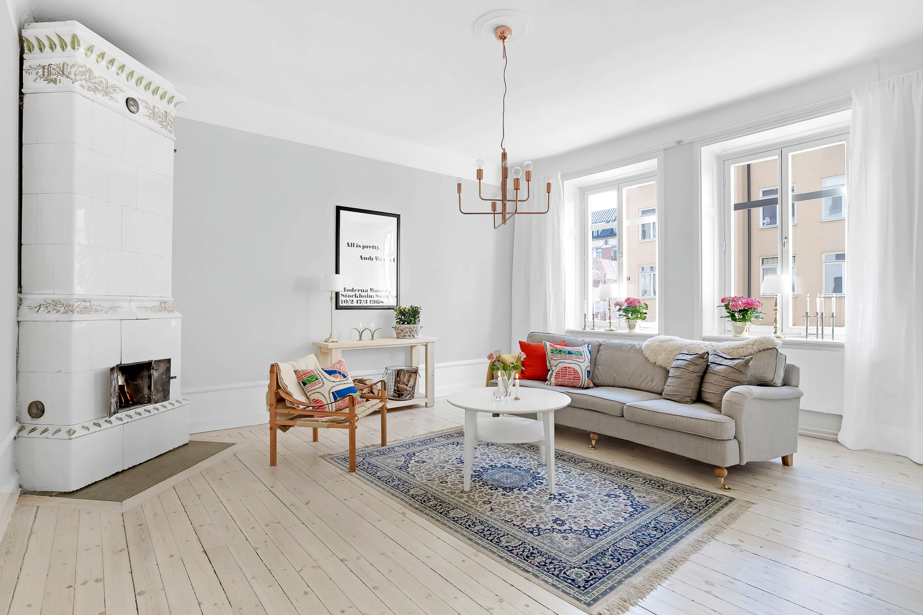 белые шторы в гостиной