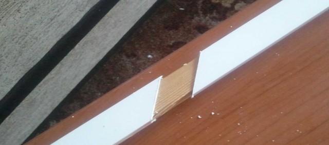 Разрезание кабель канала без деформации с помощью бруска