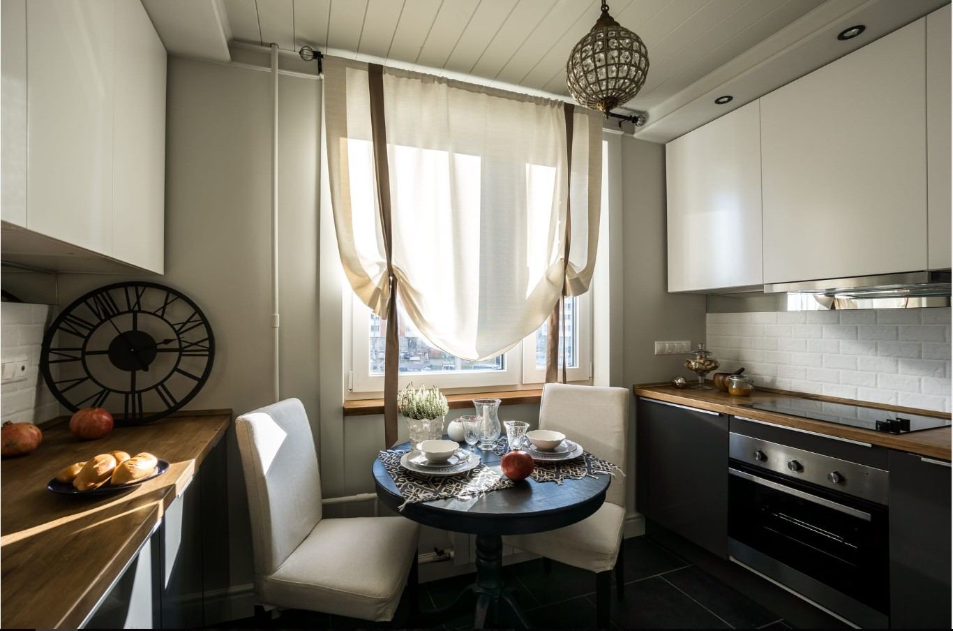 Оформление окна в гостиной: современные дизайнерские идеи