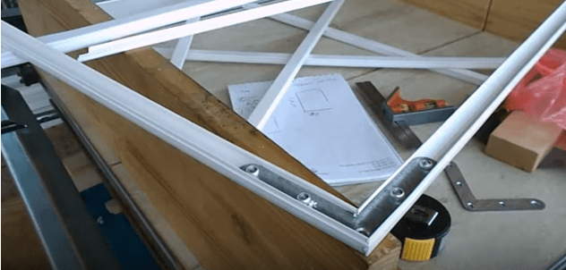 Здесь для сборки использована пара винт-гайка