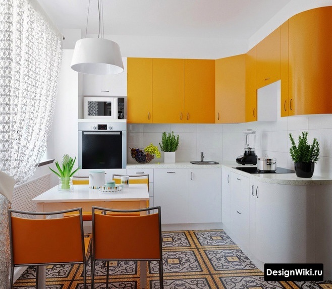 Яркие шторы для оранжевой кухни