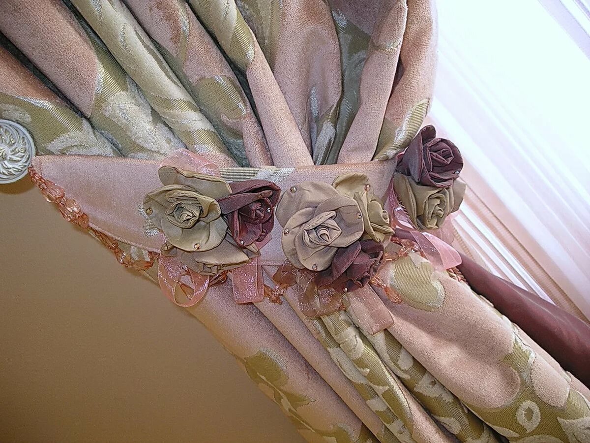 Подхваты на шторах в стиле прованс