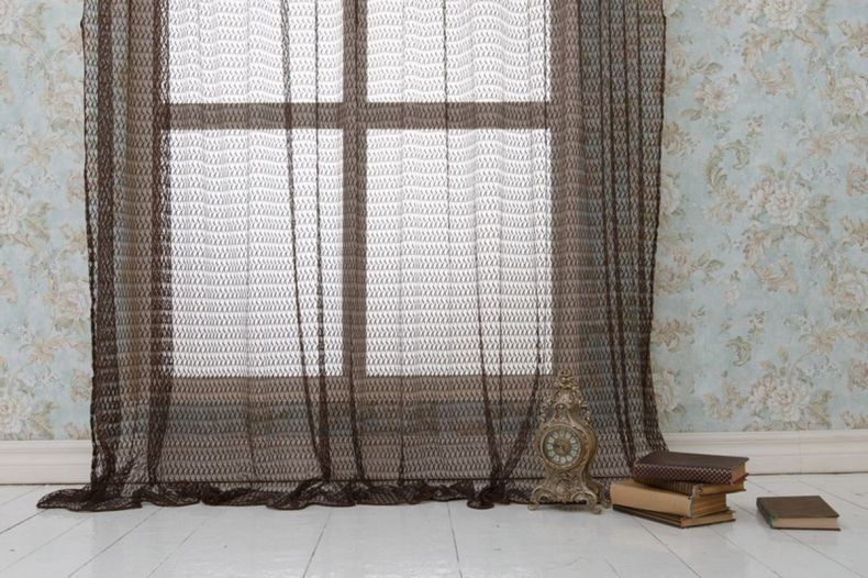 Тюль с горизонтальной полоской в интерьере