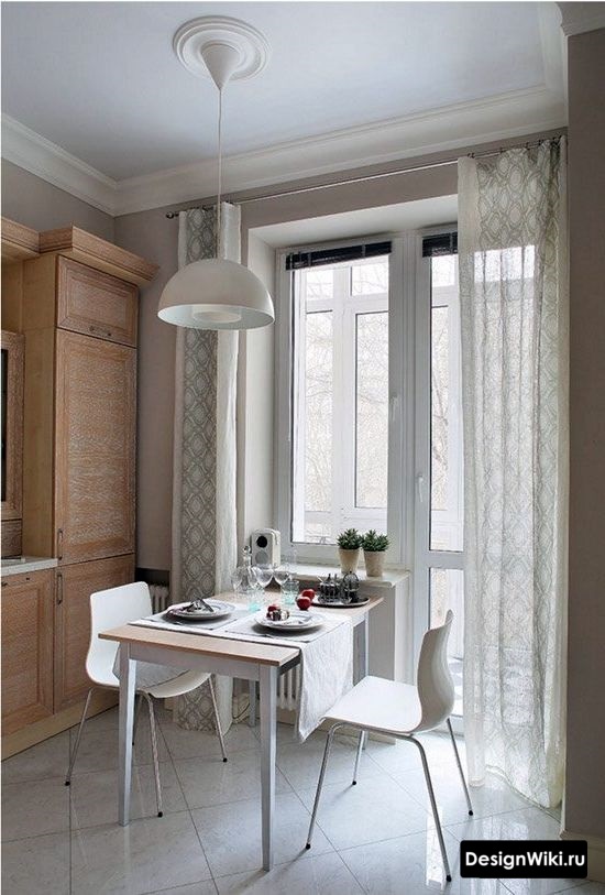 Шторы на карниз на кухне с балконной дверью