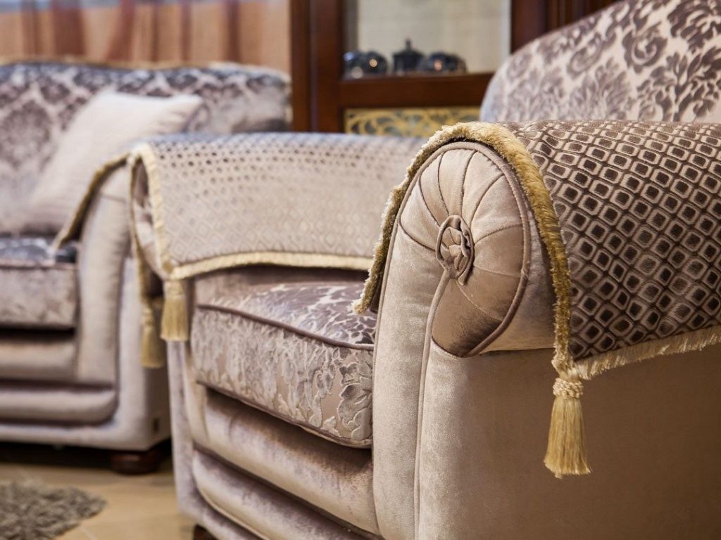 Накидка на диван, преимущества, формы, размеры накидок на диван, ткани, цвета, дизайн, стили