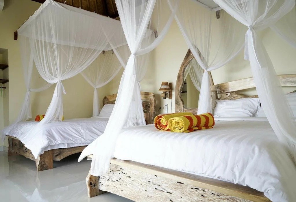 балдахин над кроватью парусом