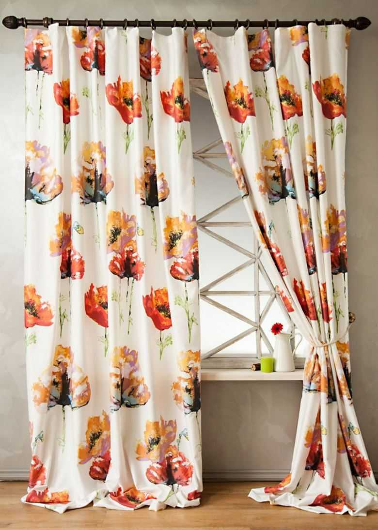 Шторы с крупными цветами в интерьере