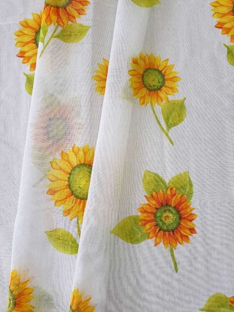 Шторы с крупными цветами в интерьере