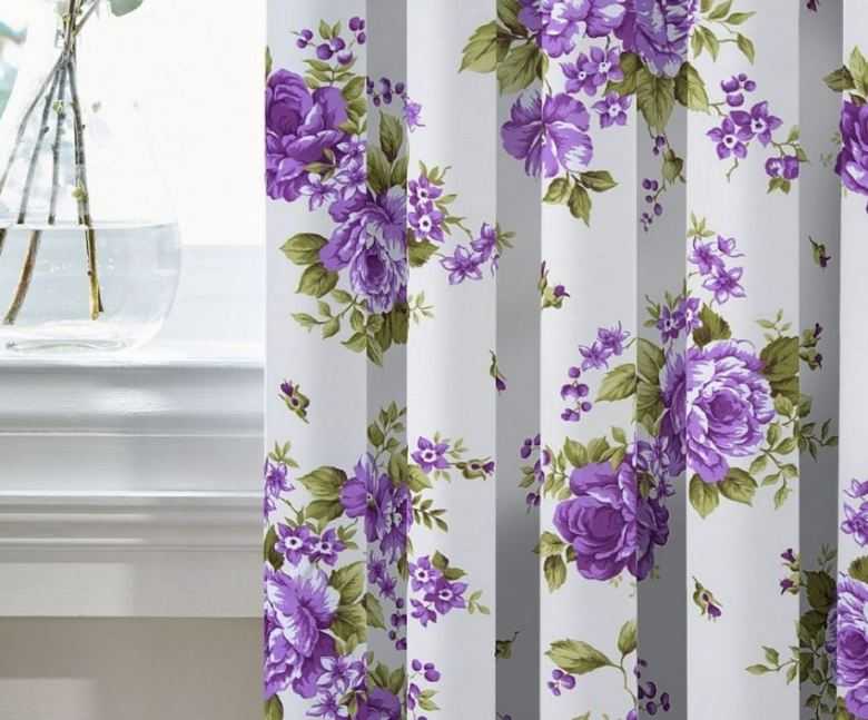 Шторы с крупными цветами в интерьере