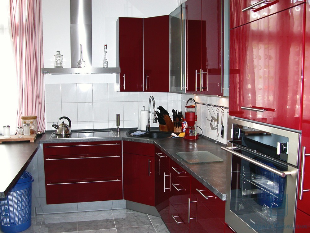 Красно-белая кухня