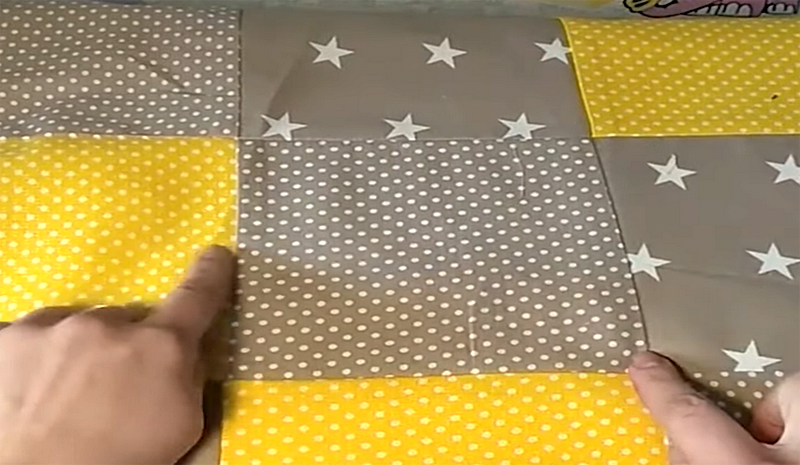 Лицевая сторона будущего лоскутного одеяла выглядит идеально