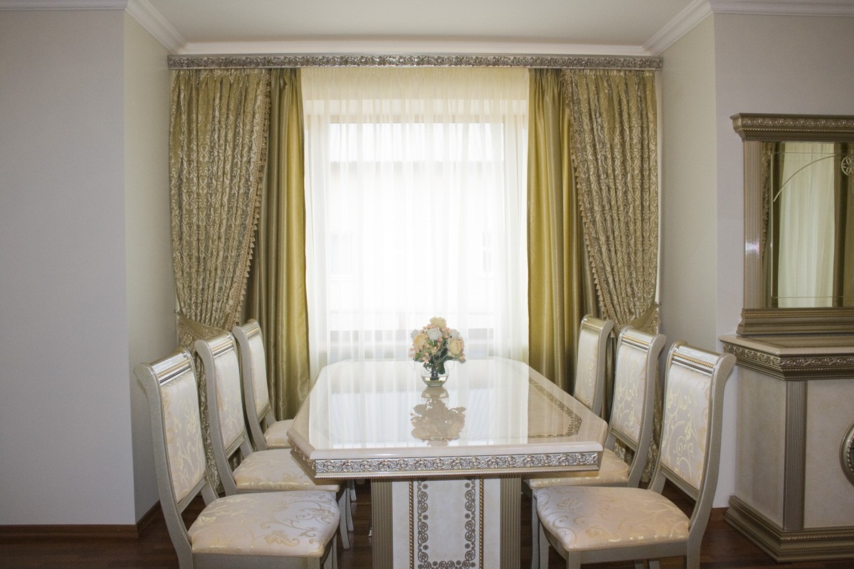 Карнизы для штор: фото лучших примеров в интерьере