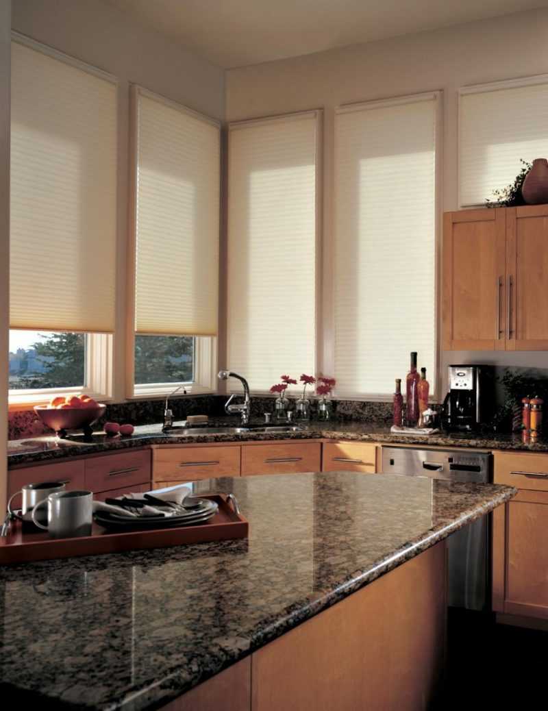 Как выбрать рулонные шторы на пластиковые окна