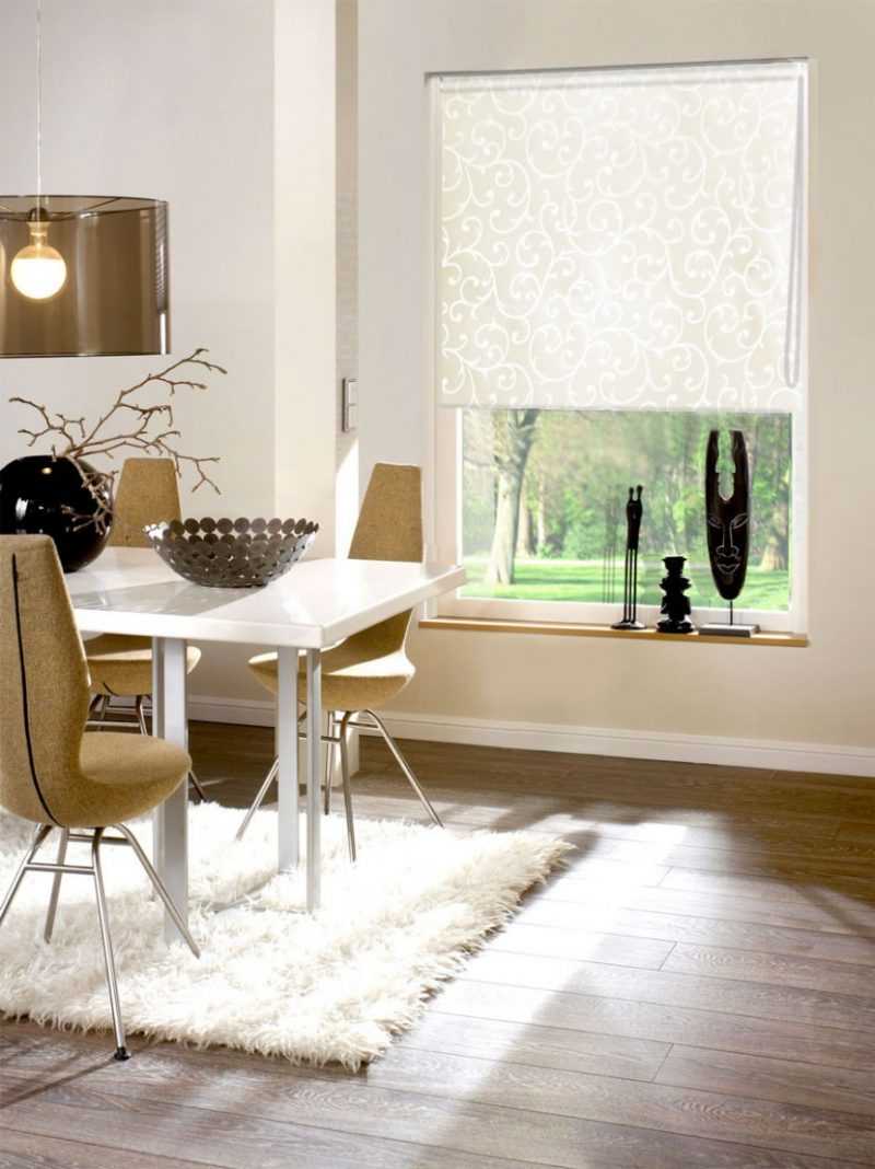 Как выбрать рулонные шторы на пластиковые окна