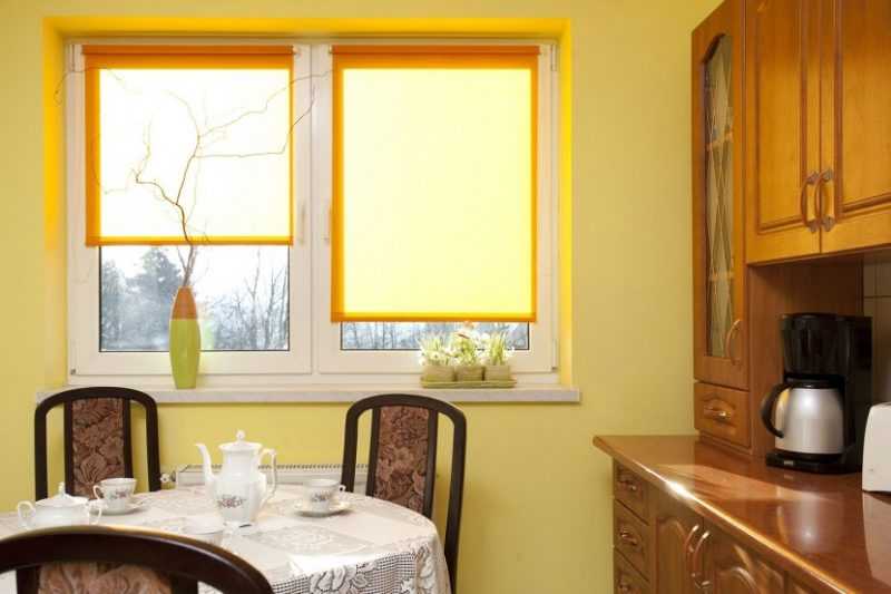 Как выбрать рулонные шторы на пластиковые окна