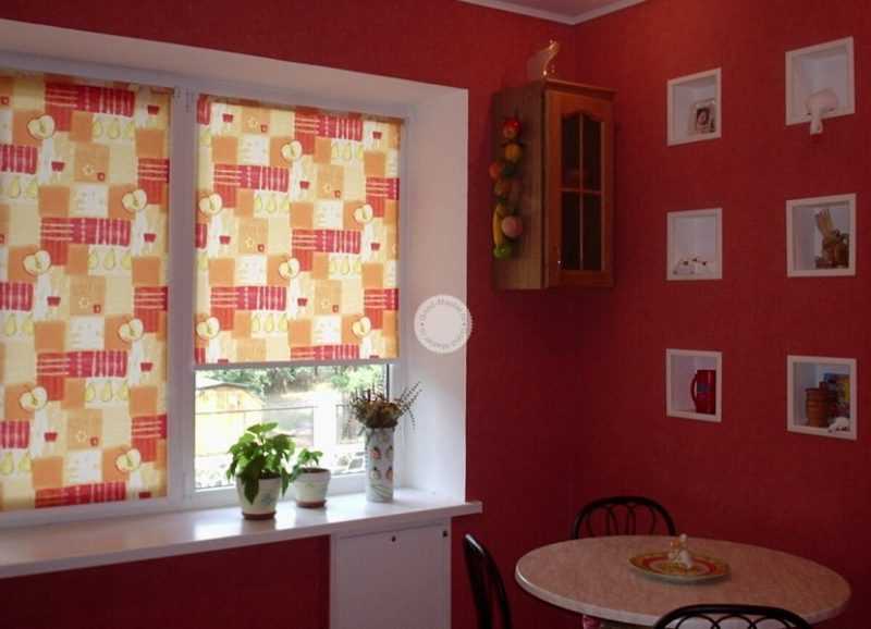 Как выбрать рулонные шторы на пластиковые окна