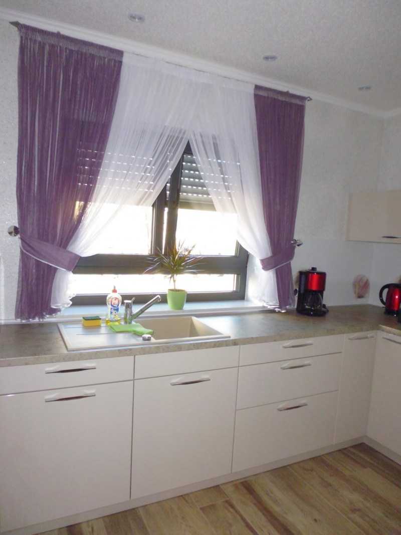 Короткие шторы на кухню - 120 фото новинок дизайна. Обзор оригинальных и красивых вариантов сочетания в интерьере кухни