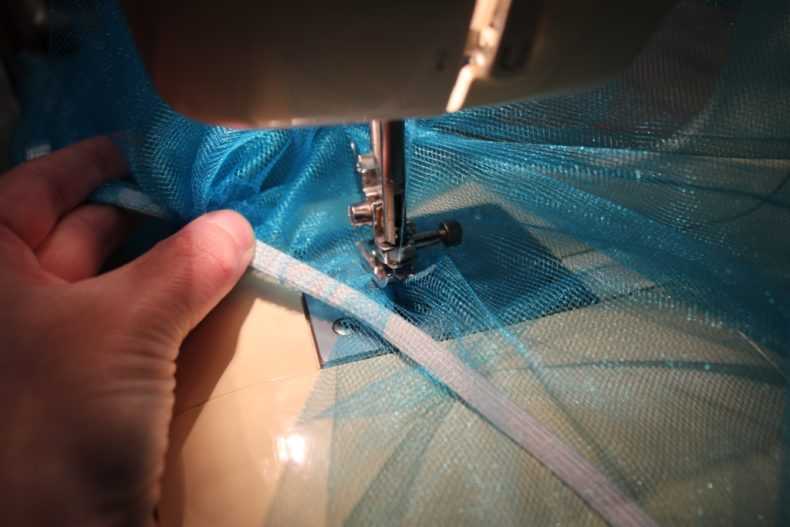 Как правильно пришить широкую и узкую шторную ленту к тюлю, шторам, портьере: пошаговая инструкция, советы, фото, видео