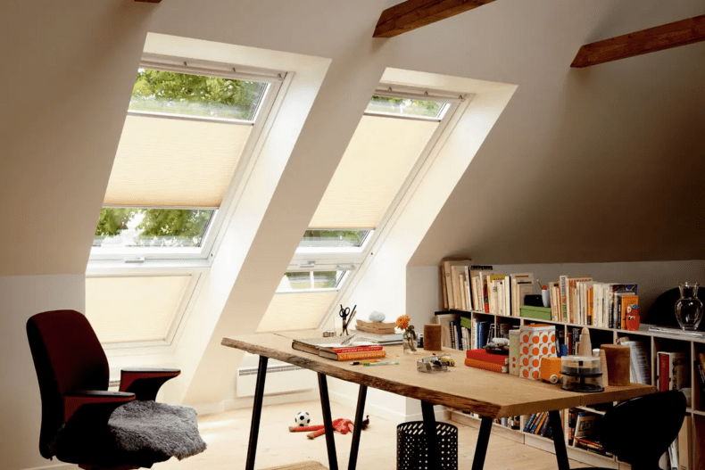 Шторы на мансардные окна — лучшие варианты на скошенные, треугольные окна