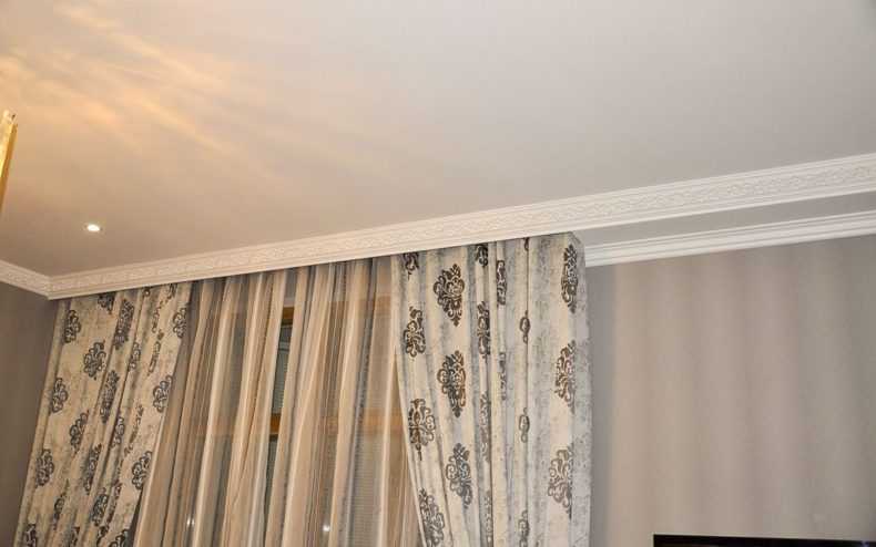Скрытый карниз в натяжном потолке: как сделать нишу для штор