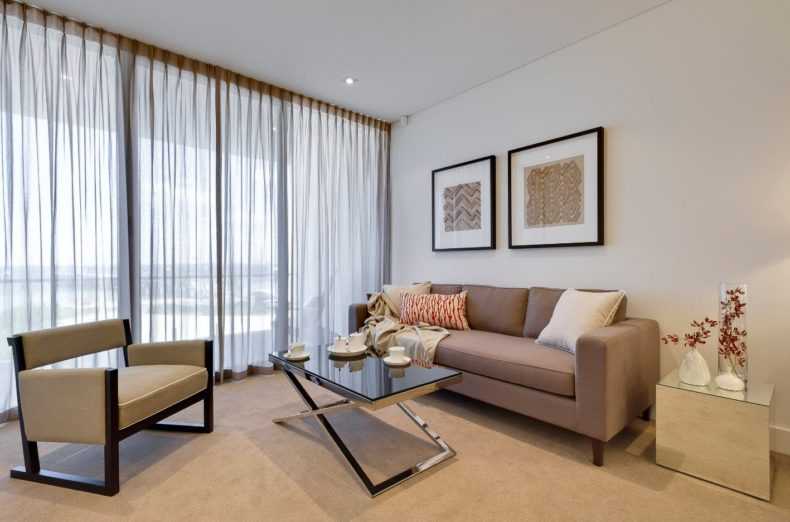 Оформление окна в гостиной: современные дизайнерские идеи