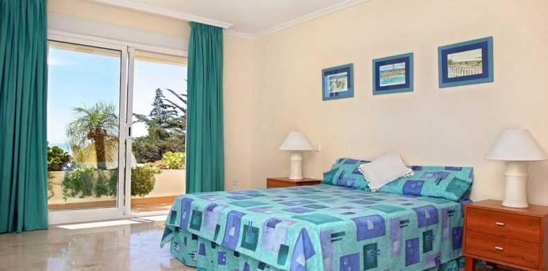 Бирюзовый цвет в интерьере: сочетания с другими цветами, идеи оформления для гостиной, спальни, кухни