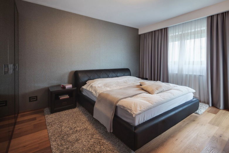 Шторы к серым обоям - фото идей цвета штор в спальню, зал, гостиную, кухню к серым обоям